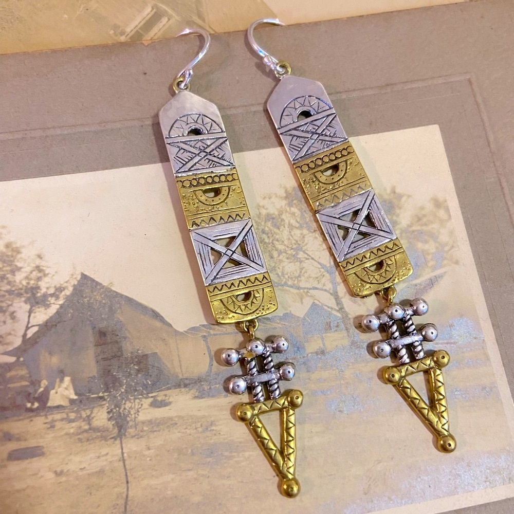 Retired Sterling Silver two tone Silpada “Aztec” Drop Earrings.